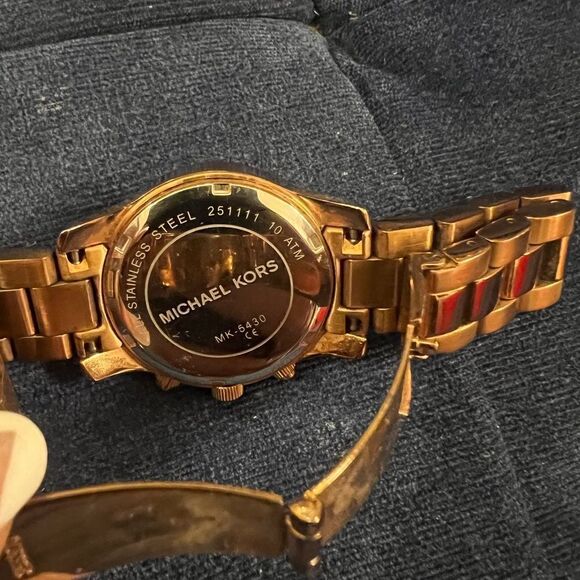 MICHAEL KORS ROSE-GOLD TONE WATCH!! - Picture 4 of 5